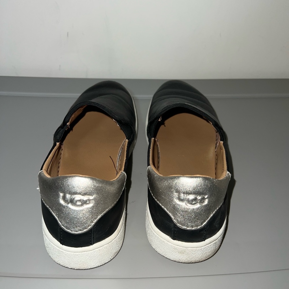 UGG Women Casual size 8